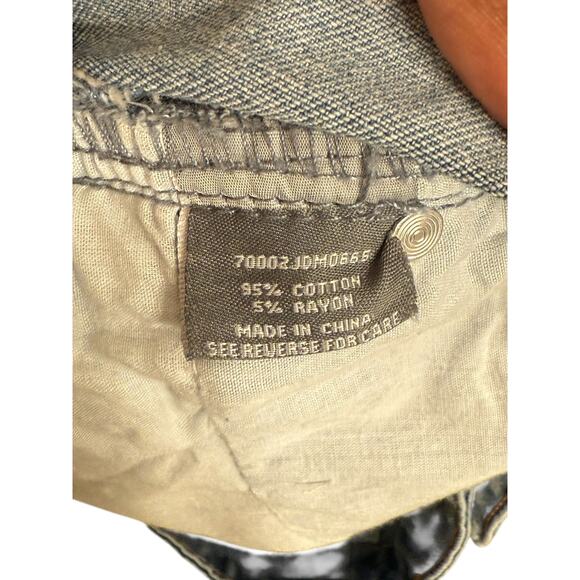 Cali 1850 Denim Shorts with Star Design on Back Size 11/30 NWT - Picture 4 of 4